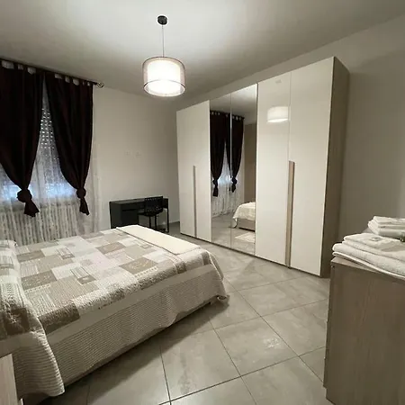Lejlighed Stanza Matrimoniale In Moderno Parma